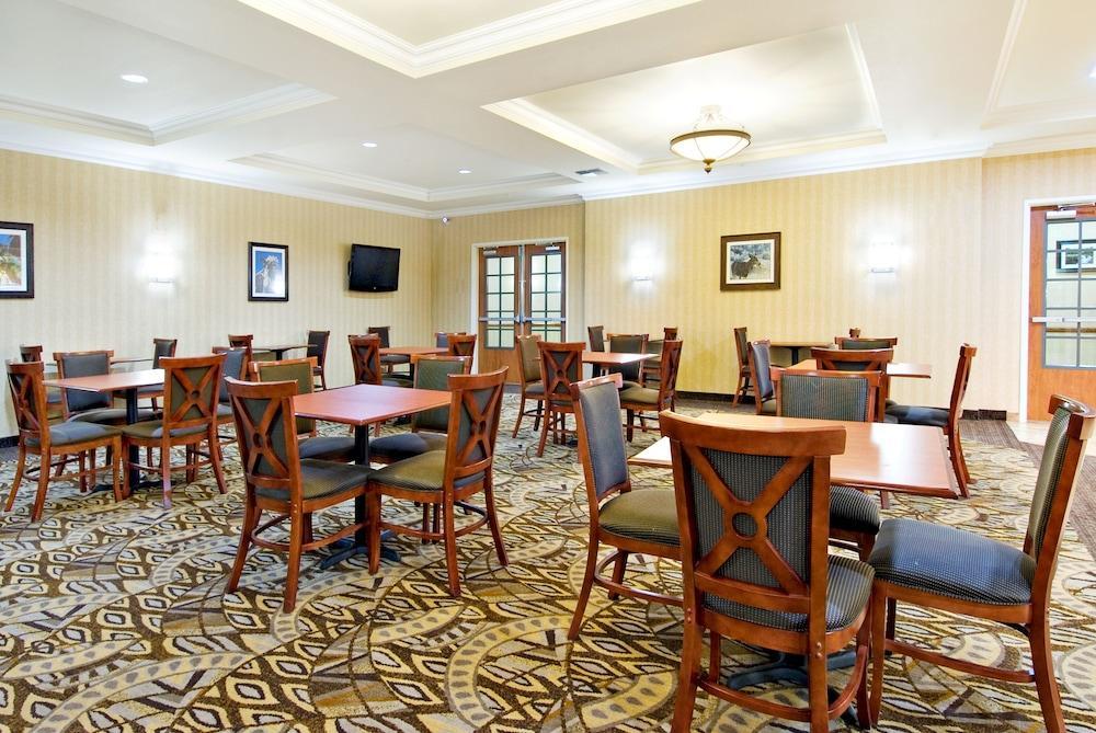 Holiday Inn Express & Suites Klamath Falls Central By Ihg Exterior photo