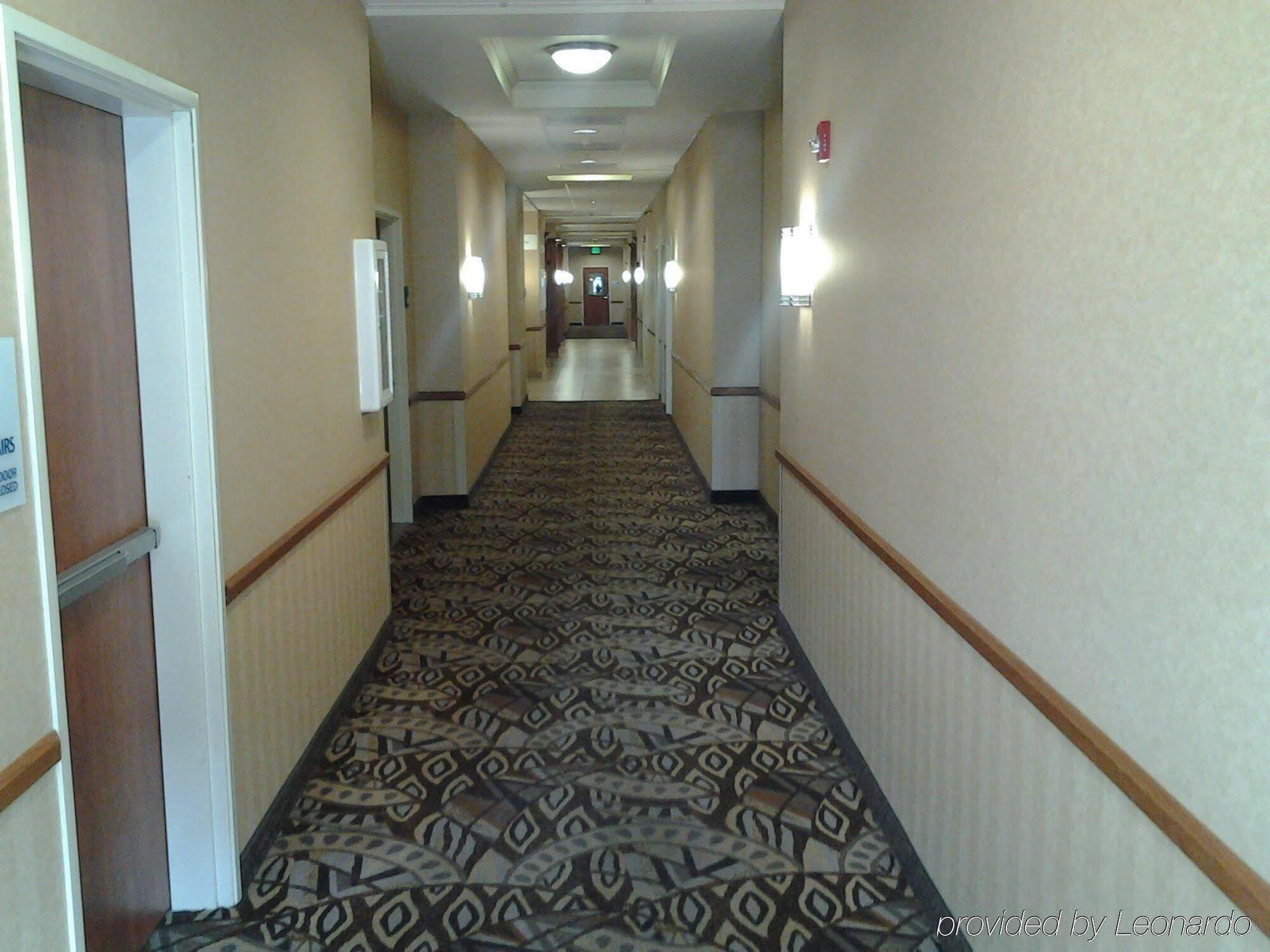 Holiday Inn Express & Suites Klamath Falls Central By Ihg Exterior photo